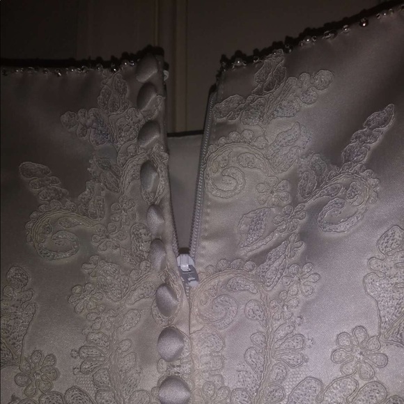 Button up bugle bead tulle wedding dress - Picture 4 of 7